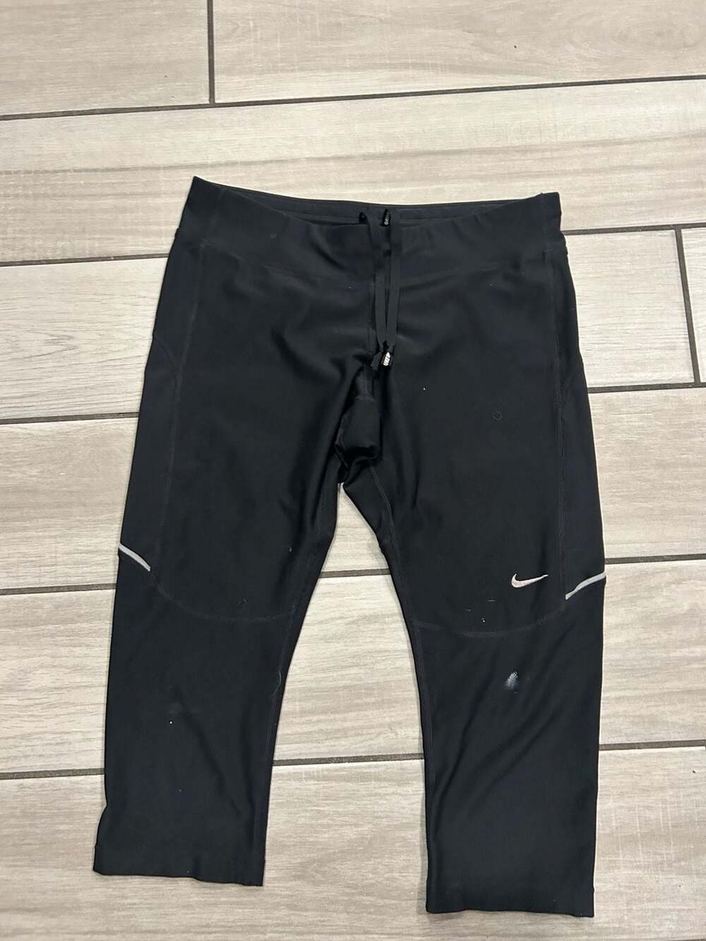 Nike Dri-FIT Women's Medium Filament Capri Leggings with Zippered Pocket, Black